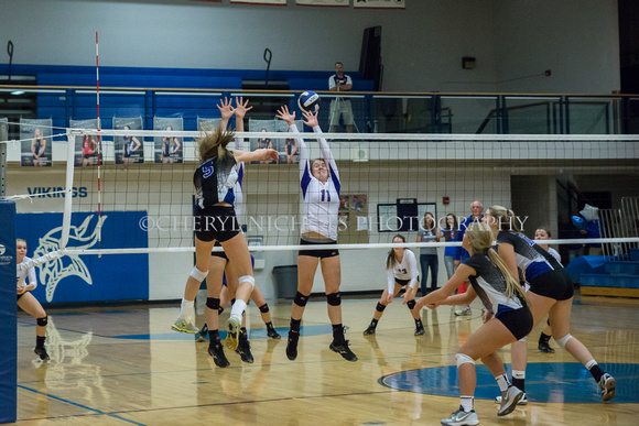 2015-10-15 Lewiston v. Cd'A Volleyball-85